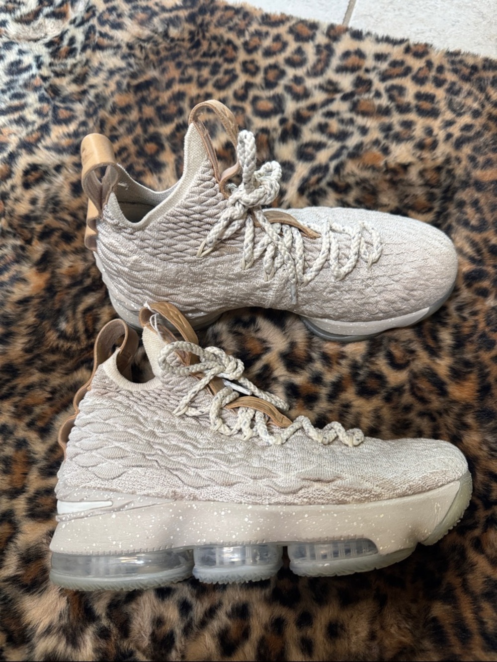 Nike LeBron XV Youth Basketball Sneakers Size 4.5y